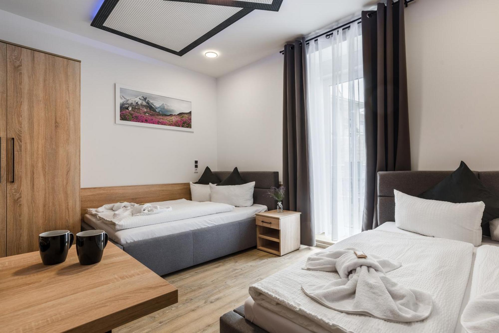 Montenegro Hotel *