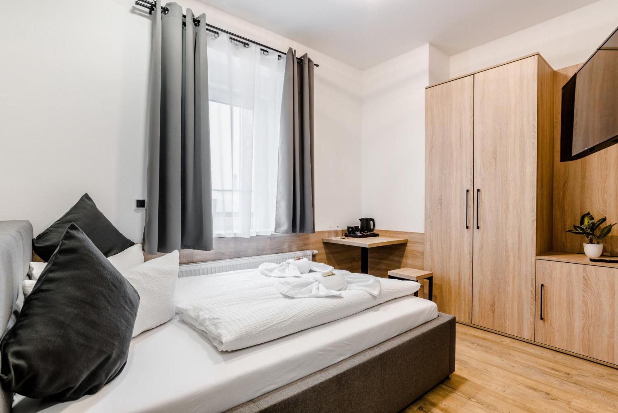 Montenegro Hotel *