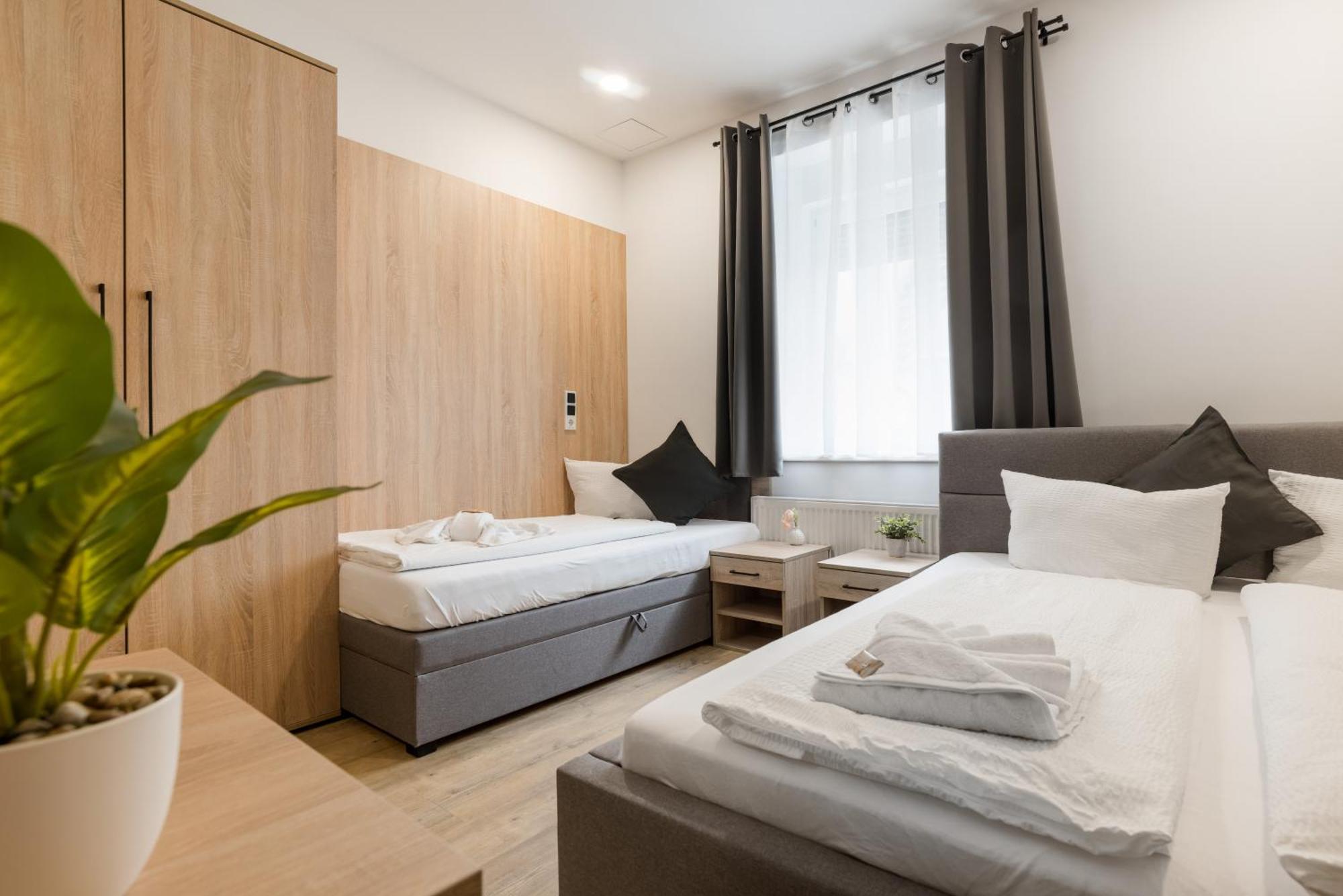 Montenegro Hotel *