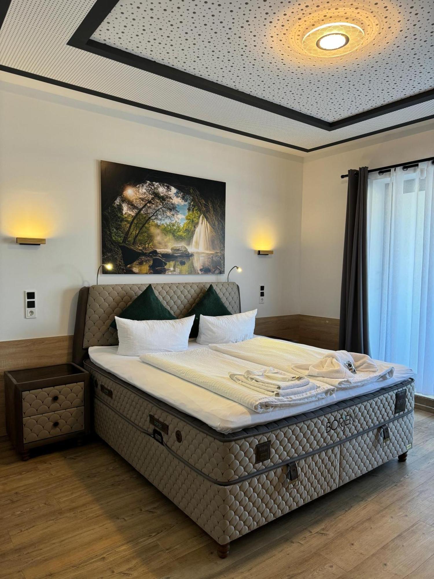Montenegro Hotel *